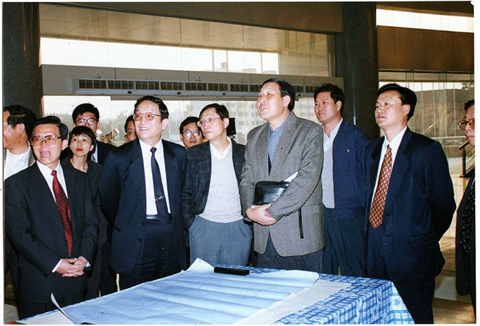 ������Ե-����